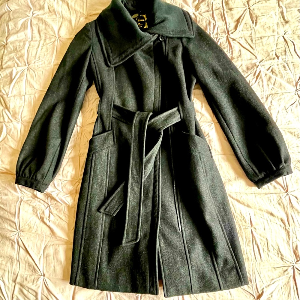 GUESS women's wools coat. Size 8